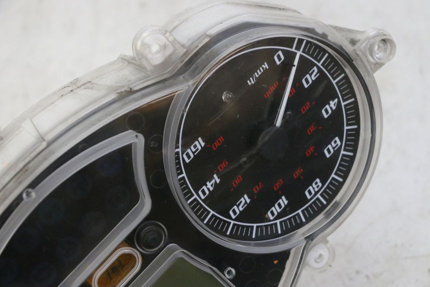 photo de CONTACHILOMETRI PIAGGIO MP3 LT 300 (2010 - 2016) - Dettagli dei punti di fissaggio