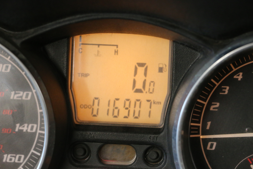 photo de CONTACHILOMETRI PIAGGIO MP3 LT 300 (2010 - 2016) - Primo piano tecnico