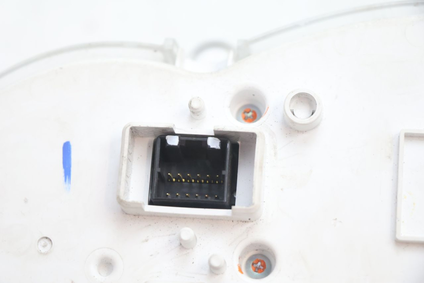 photo de CONTACHILOMETRI PIAGGIO MP3 LT 300 (2010 - 2016) - Stato della superficie e materiale