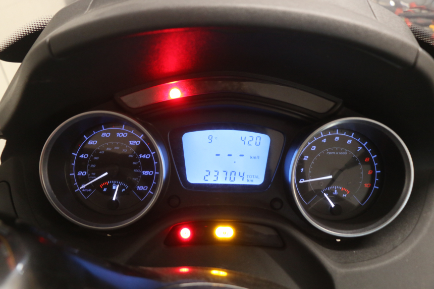 photo de CONTACHILOMETRI PIAGGIO MP3 500 (2014 - 2017) - Focus sulla struttura