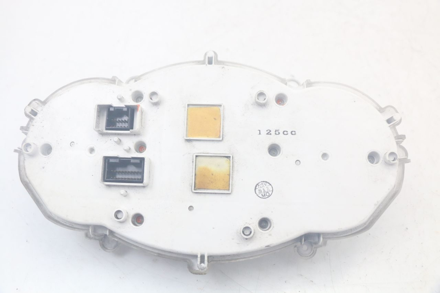 photo de CONTACHILOMETRI PIAGGIO MP3 125 (2006 - 2014) - Stato della superficie e materiale