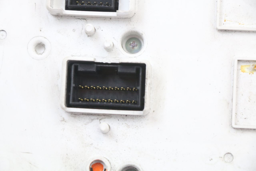 photo de CONTACHILOMETRI PIAGGIO MP3 125 (2006 - 2014) - Caratteristiche distintive