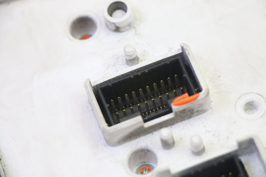 photo de CONTACHILOMETRI PIAGGIO MP3 125 (2006 - 2014) - Caratteristiche distintive