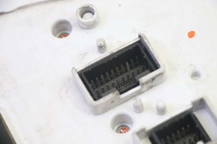 photo de CONTACHILOMETRI PIAGGIO MP3 RL 250 (2006 - 2010) - Caratteristiche distintive