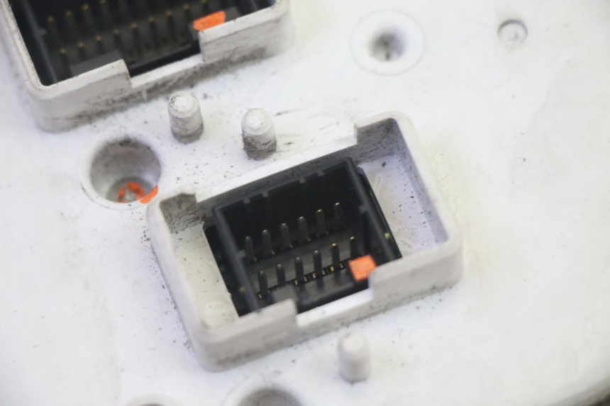 photo de CONTACHILOMETRI PIAGGIO MP3 125 (2006 - 2014) - Zoom sui componenti