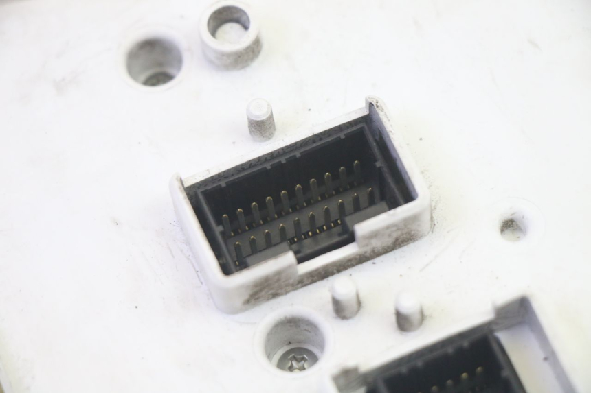 photo de CONTACHILOMETRI PIAGGIO MP3 RL 250 (2006 - 2010) - Altra vista dell'articolo