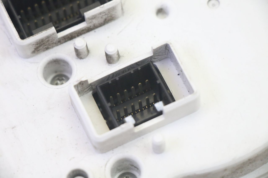 photo de CONTACHILOMETRI PIAGGIO MP3 RL 250 (2006 - 2010) - Caratteristiche distintive