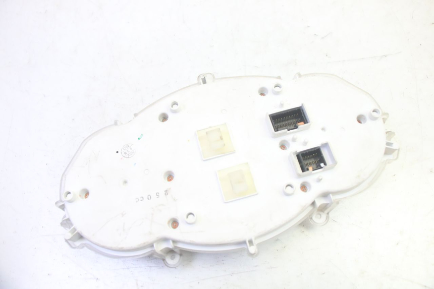 photo de CONTACHILOMETRI PIAGGIO MP3 RL 250 (2006 - 2010) - Altra vista dell'articolo