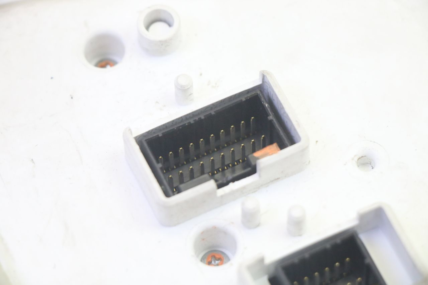 photo de CONTACHILOMETRI PIAGGIO MP3 RL 250 (2006 - 2010) - Caratteristiche distintive