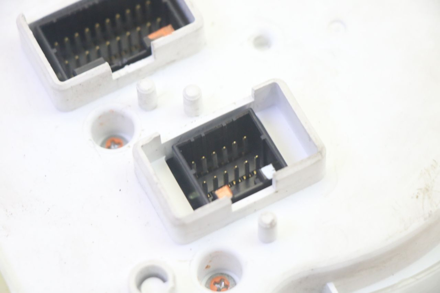 photo de CONTACHILOMETRI PIAGGIO MP3 RL 250 (2006 - 2010) - Zoom sui componenti