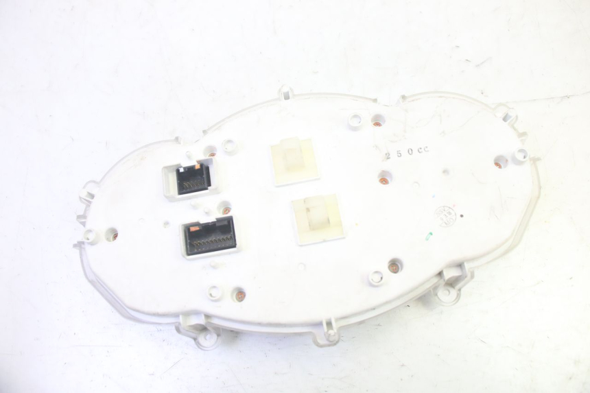 photo de CONTACHILOMETRI PIAGGIO MP3 RL 250 (2006 - 2010) - Marcature e riferimenti originali