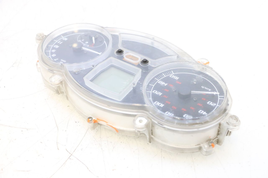 photo de CONTACHILOMETRI PIAGGIO MP3 RL 250 (2006 - 2010) - Caratteristiche distintive