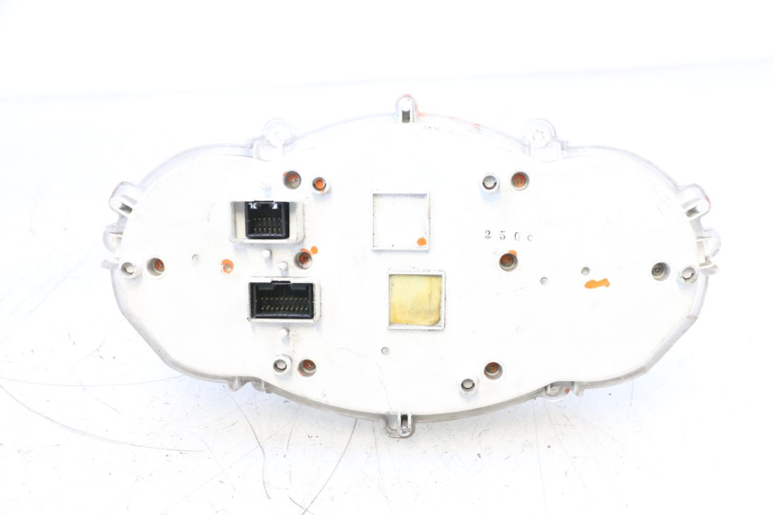 photo de CONTACHILOMETRI PIAGGIO MP3 RL 250 (2006 - 2010) - Stato della superficie e materiale