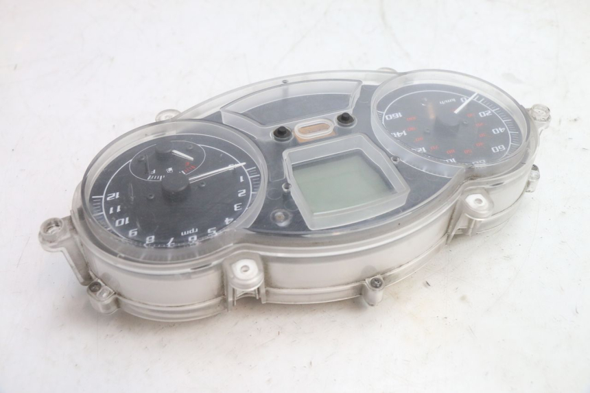 photo de CONTACHILOMETRI PIAGGIO MP3 125 (2006 - 2014) - Stato della superficie e materiale