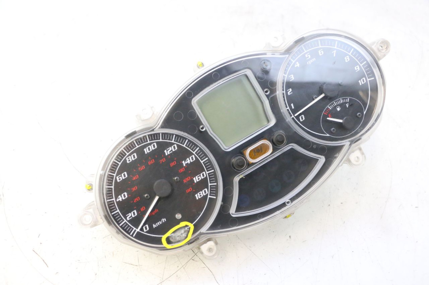 photo de CONTACHILOMETRI PIAGGIO MP3 500 (2011 - 2015) - Vista principale