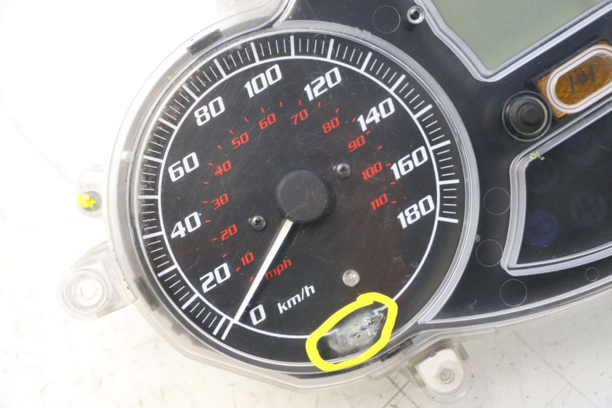 photo de CONTACHILOMETRI PIAGGIO MP3 500 (2011 - 2015) - Focus sulla struttura