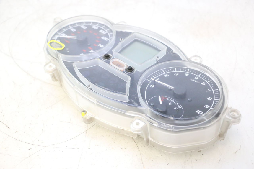 photo de CONTACHILOMETRI PIAGGIO MP3 500 (2011 - 2015) - Stato della superficie e materiale
