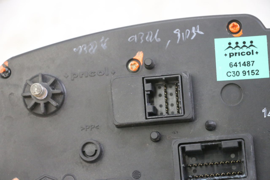 photo de CONTACHILOMETRI GILERA NEXUS 125 (2009 - 2013) - Stato della superficie e materiale