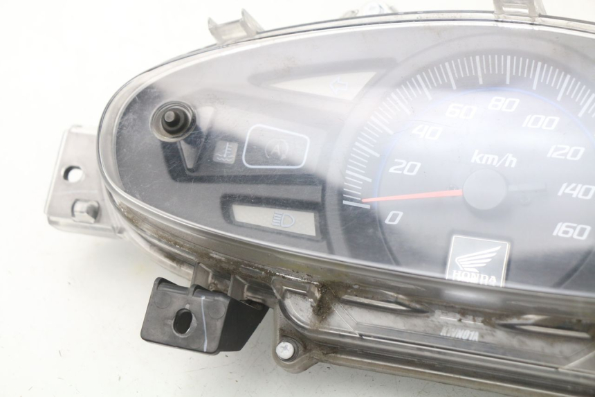 photo de CONTATORE HONDA PCX (JF47) 125 (2012 - 2013) - Primo piano ad alta risoluzione