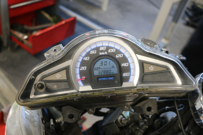 photo de Contachilometri HONDA PCX (JF57/JF64) 125 (2014 - 2018) - Zoom sullo stato d'uso
