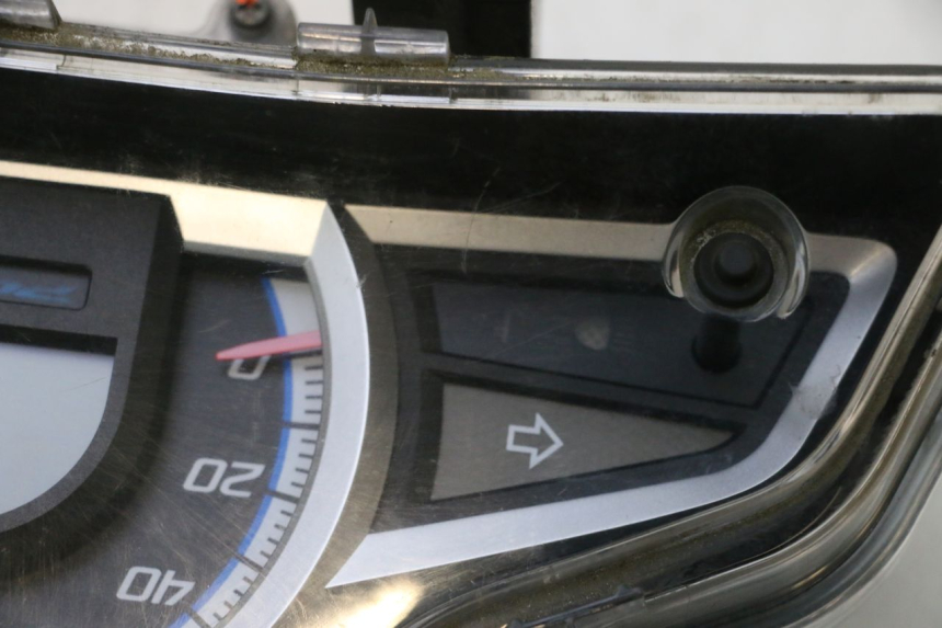 photo de Contachilometri HONDA PCX (JF57/JF64) 125 (2014 - 2018) - Dettagli dei punti di fissaggio
