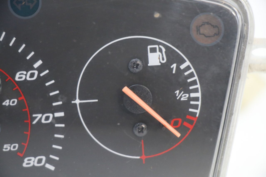 photo de CONTACHILOMETRI PEUGEOT KISBEE 4T 50 (2018 - 2022) - Zoom sullo stato d'uso