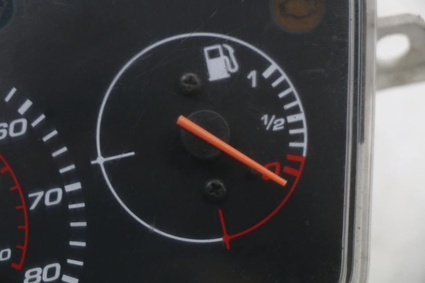 photo de CONTACHILOMETRI PEUGEOT STREETZONE 4T 50 (2018 - 2023) - Zoom sullo stato d'uso