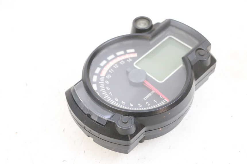 photo de CONTACHILOMETRI MAG POWER R-STREET 50 (2016 - 2025) - Dettagli dei punti di fissaggio