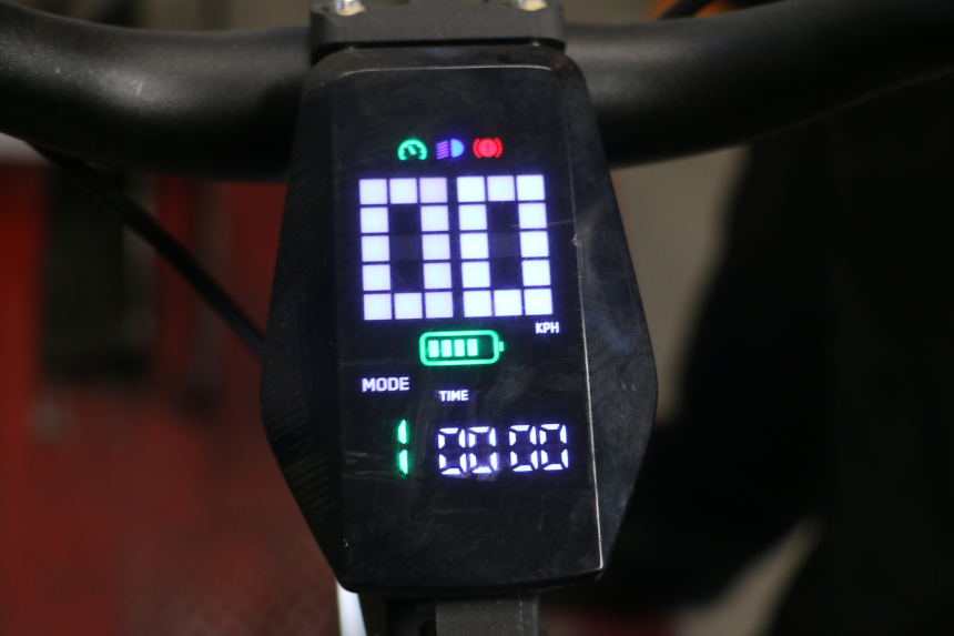 photo de CONTACHILOMETRI PUNK ELECTRIC RIDER 1 - Zoom sullo stato d'uso