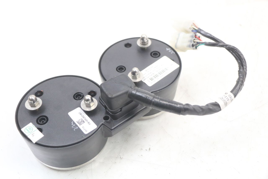 photo de CONTACHILOMETRI ROYAL ENFIELD CONTINENTAL GT 650 (2019 - 2024) - Dettagli dei punti di fissaggio