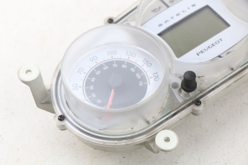 photo de CONTACHILOMETRI PEUGEOT SATELIS 125 (2006 - 2009) - Primo piano tecnico