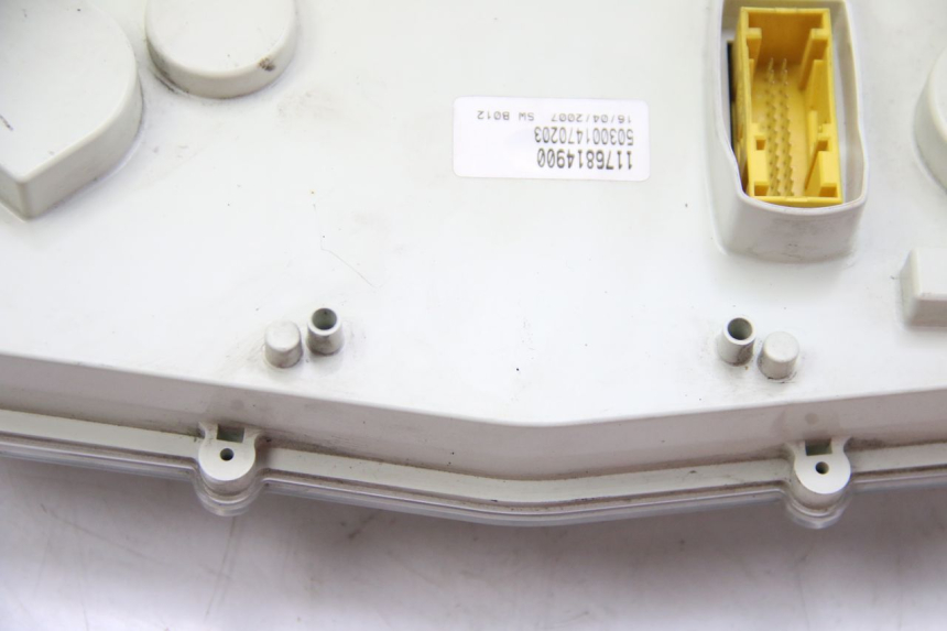 photo de CONTACHILOMETRI PEUGEOT SATELIS 125 (2006 - 2009) - Dettagli dei punti di fissaggio