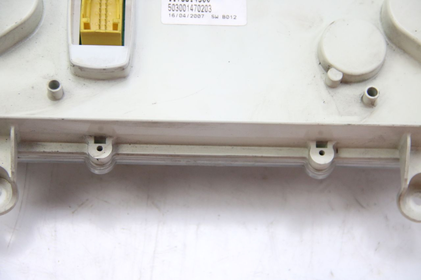 photo de CONTACHILOMETRI PEUGEOT SATELIS 125 (2006 - 2009) - Stato della superficie e materiale