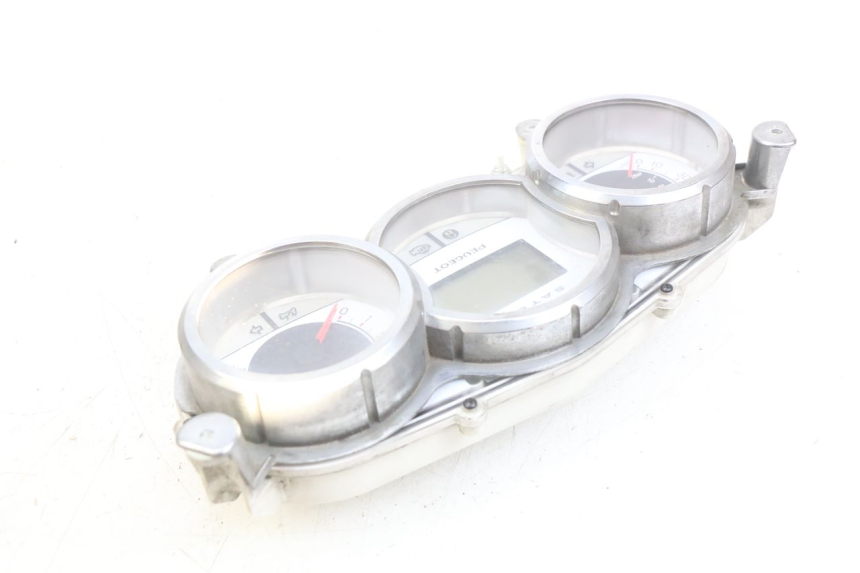 photo de CONTATORE PEUGEOT SATELIS 125 (2010 - 2012) - Stato della superficie e materiale