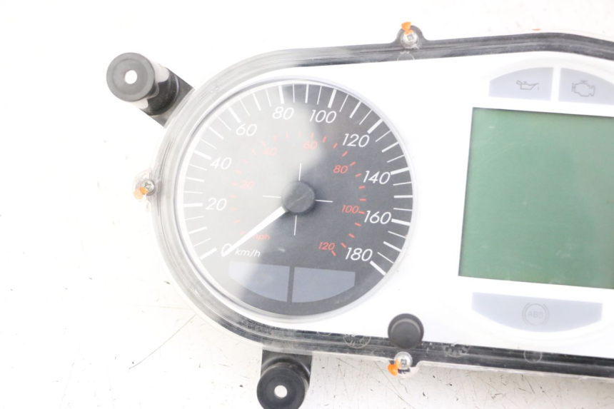 photo de contachilometri PEUGEOT SATELIS 125 (2013 - 2018) - Caratteristiche distintive