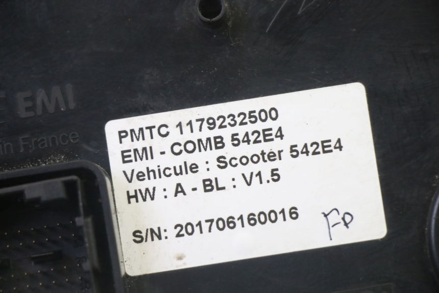 photo de contachilometri PEUGEOT SATELIS 125 (2013 - 2018) - Caratteristiche distintive