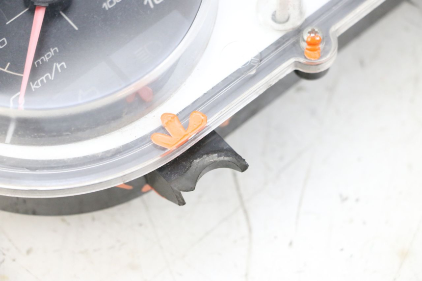 photo de contachilometri PEUGEOT SATELIS 125 (2013 - 2018) - Zoom sui componenti