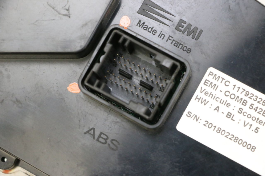 photo de contachilometri PEUGEOT SATELIS 125 (2013 - 2018) - Dettagli dei punti di fissaggio