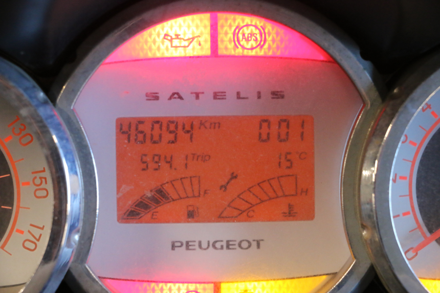 photo de CONTACHILOMETRI PEUGEOT SATELIS 125 (2006 - 2009) - Primo piano tecnico