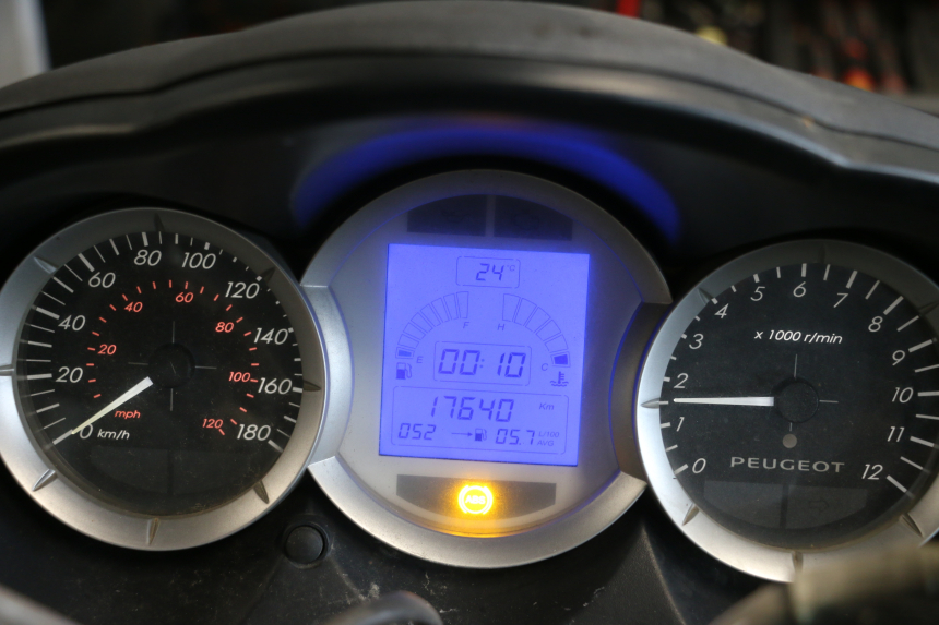 photo de contachilometri PEUGEOT SATELIS 125 (2013 - 2018) - Zoom sullo stato d'uso