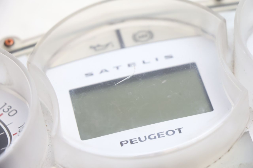 photo de CONTACHILOMETRI PEUGEOT SATELIS 125 (2006 - 2009) - Stato della superficie e materiale