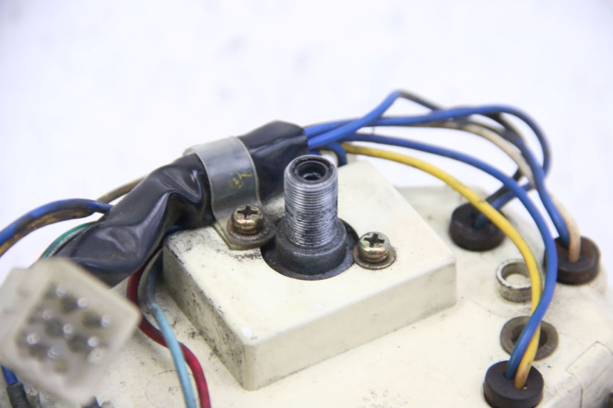 photo de CONTACHILOMETRI APRILIA SCARABEO 4T 50 (2009 - 2017) - Dettagli dei punti di fissaggio