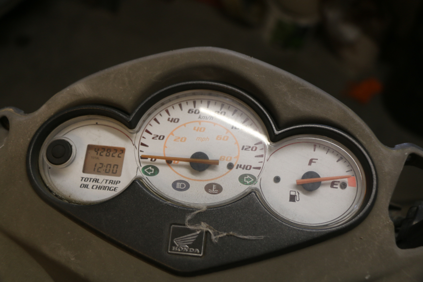 photo de CONTACHILOMETRI HONDA SES DYLAN 125 (2002 - 2006) - Caratteristiche distintive