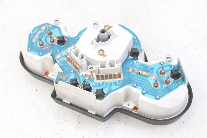 photo de CONTACHILOMETRI PEUGEOT SPEEDFIGHT 2 LC 50 (2000 - 2009) - Stato della superficie e materiale