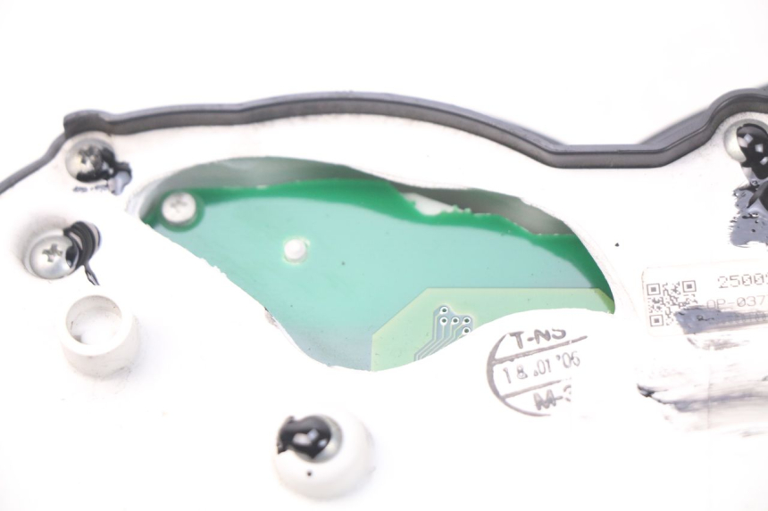 photo de Contachilometri TRIUMPH SPRINT ST ABS 1050 (2005 - 2007) - Stato della superficie e materiale