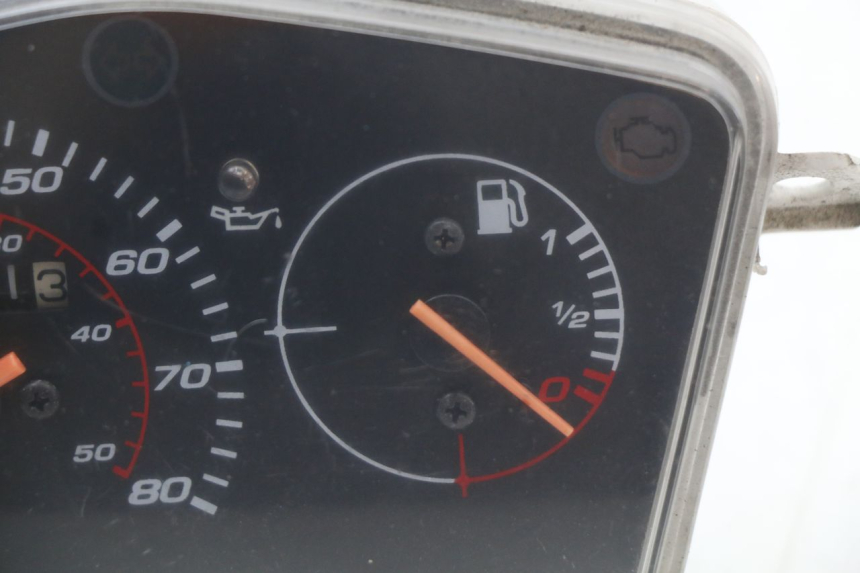 photo de CONTACHILOMETRI PEUGEOT STREETZONE I 2T 50 (2018 - 2020) - Zoom sullo stato d'uso