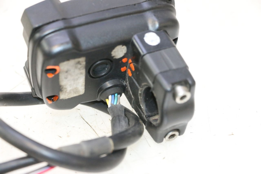 photo de CONTATORE PEUGEOT TKR TREKKER FURIOUS 50 (2005 - 2014) - Dettagli dei punti di fissaggio