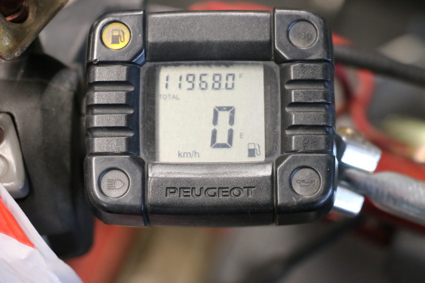 photo de CONTATORE PEUGEOT TREKKER 50 (1995 - 2004) - Zoom sullo stato d'uso