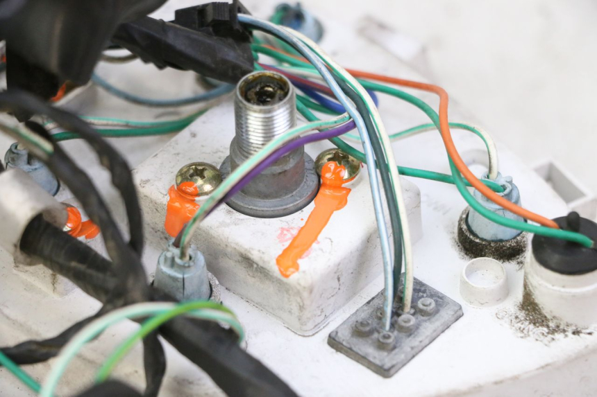 photo de CONTACHILOMETRI PEUGEOT TWEET PRO CARGO 50 (2018 - 2022) - Dettagli dei punti di fissaggio