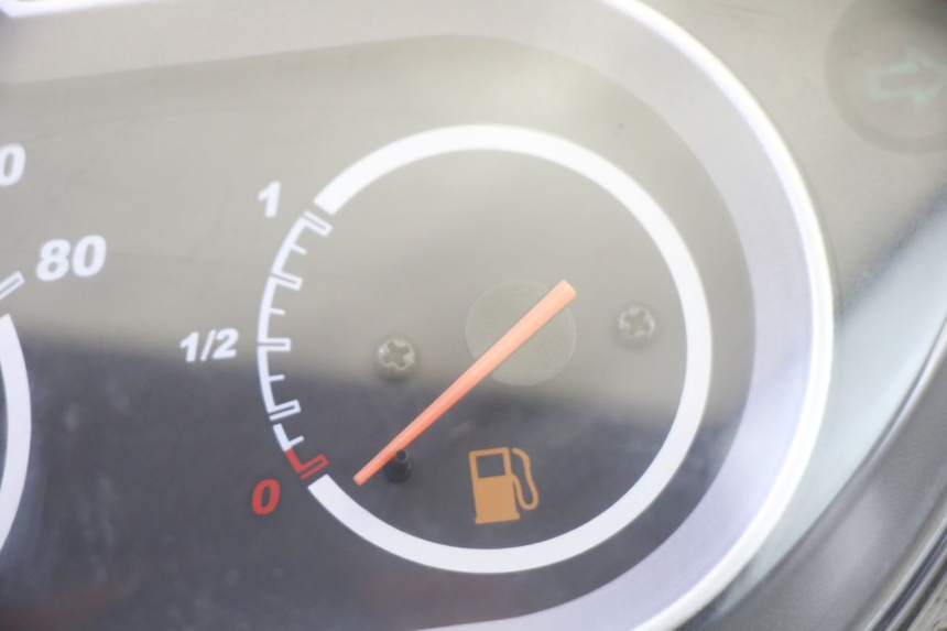 photo de CONTACHILOMETRI PEUGEOT TWEET PRO EFI 4T 50 (2021 - 2022) - Altra angolazione